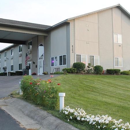 American Host Inn Hart 外观 照片