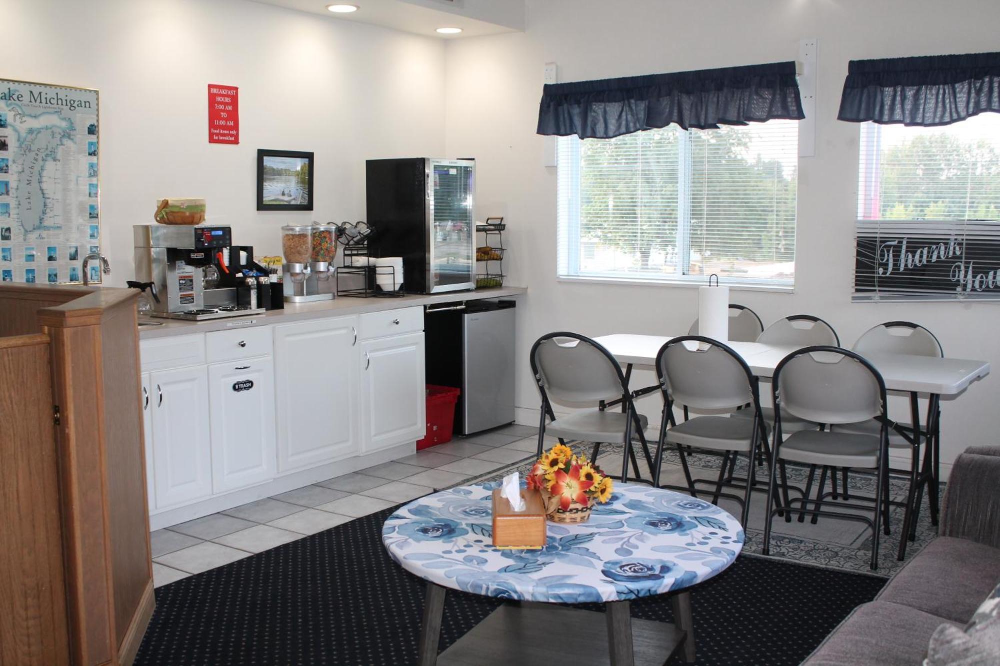 American Host Inn Hart 外观 照片
